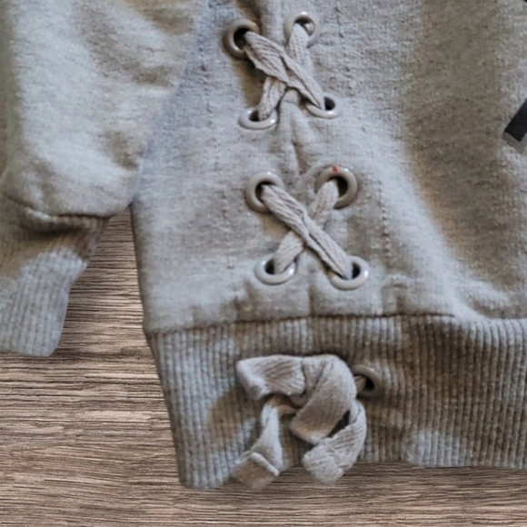 DISNEY JUNIOR MINNIE SWEATSHIRT SIZE 4T - Picture 3 of 7